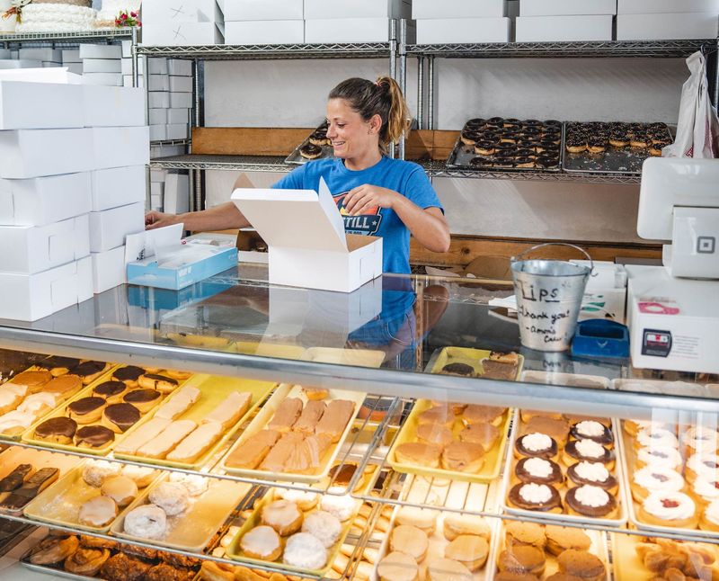 On The Hunt For Donuts In Small-Town Kentucky: 10 Shops, 2 Winners - Decor Hint Amon's Sugar Shack, Somerset