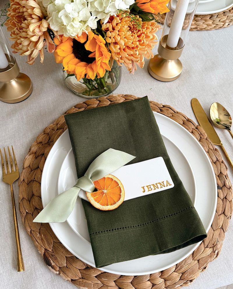 Cozy Thanksgiving Decorating Trends Taking Over New York Homes In 2025 - Decor Hint Personalized Place Settings