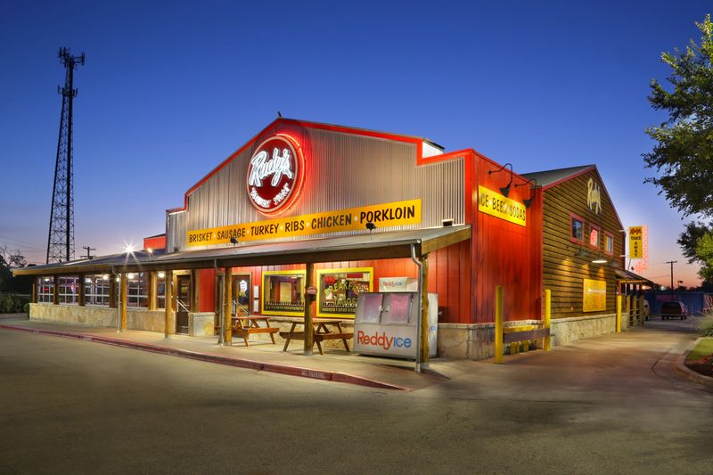 Texas Gas-Station BBQ Joints Locals Say Serve The State's Best Brisket - Decor Hint The Gas-Station BBQ Tradition