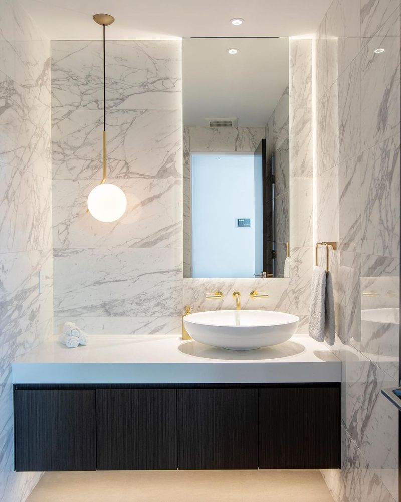 Texas Homeowners Reveal The Bathroom Upgrades They'd Never Do Again - Decor Hint Forgetting About Lighting Layers