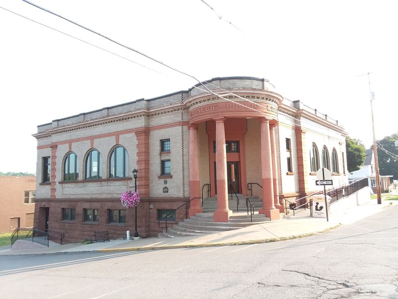 Michigan's Overlooked Upper Peninsula City With Lake Views And A Quirky Charm - Decor Hint Historic Downtown Architecture