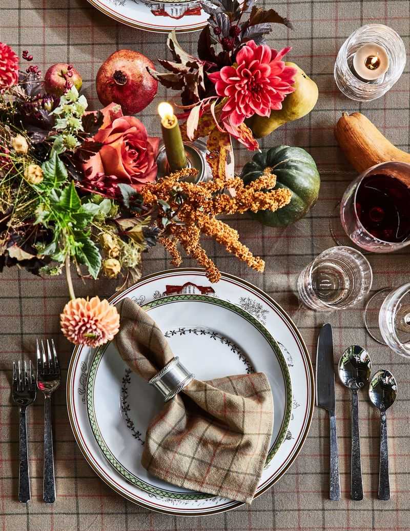 Chic Thanksgiving Decor Trends New Yorkers Are Loving This Year - Decor Hint Mix Traditional With Bold Surprises