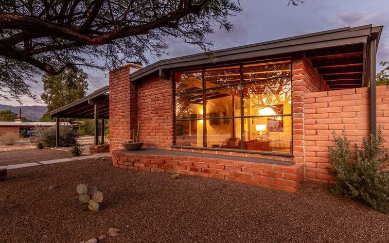 11 New Mexico House Styles Forecasted To Decline In Demand By 2030 - Decor Hint Mid-Century Modern Desert Homes