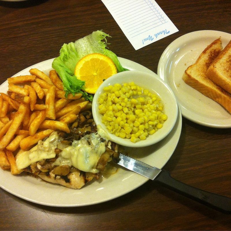 19 Oklahoma Fish Fry Joints Every Local Craves For That Golden Southern Crunch - Decor Hint Mama Lou's Restaurant – Oklahoma City, OK