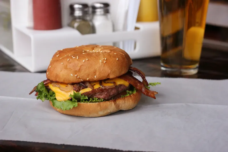 15 Must-Try Colorado Burger Spots With Double Cheeseburgers Everyone Talks About - Decor Hint My Brother's Bar
