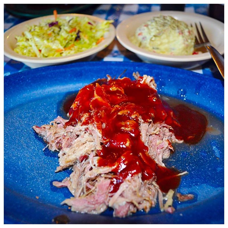 Mississippi Restaurants That Serve Big Flavor On A Small Budget - Decor Hint Leatha's Bar-B-Que Inn