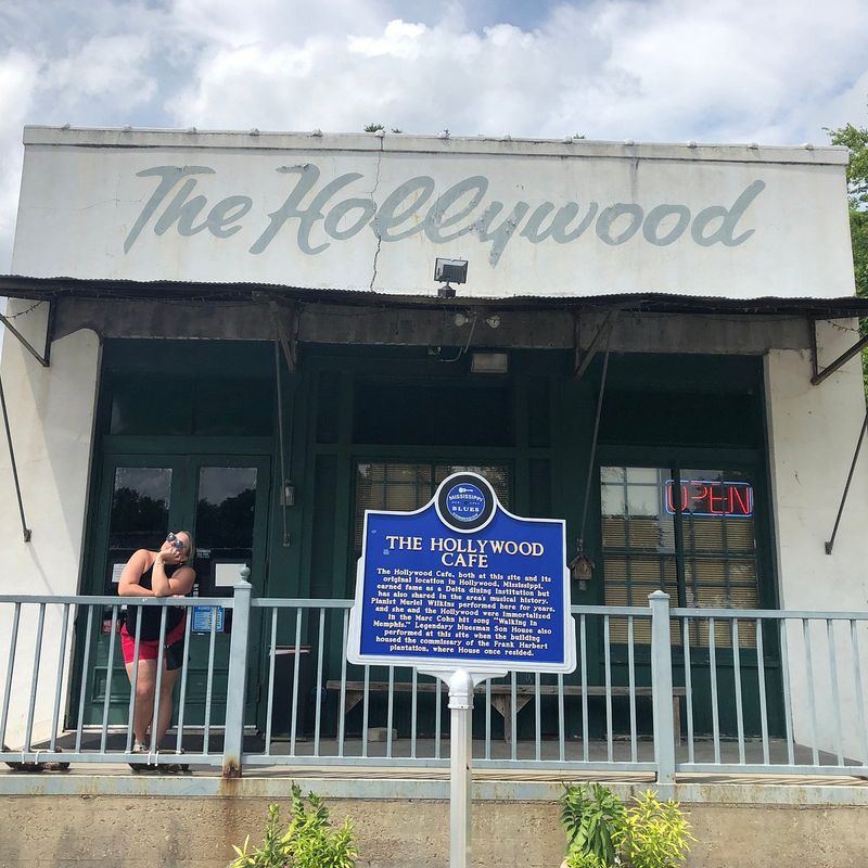 Mississippi Buffets Serving Delicious Catfish You Can't Miss - Decor Hint Hollywood Cafe