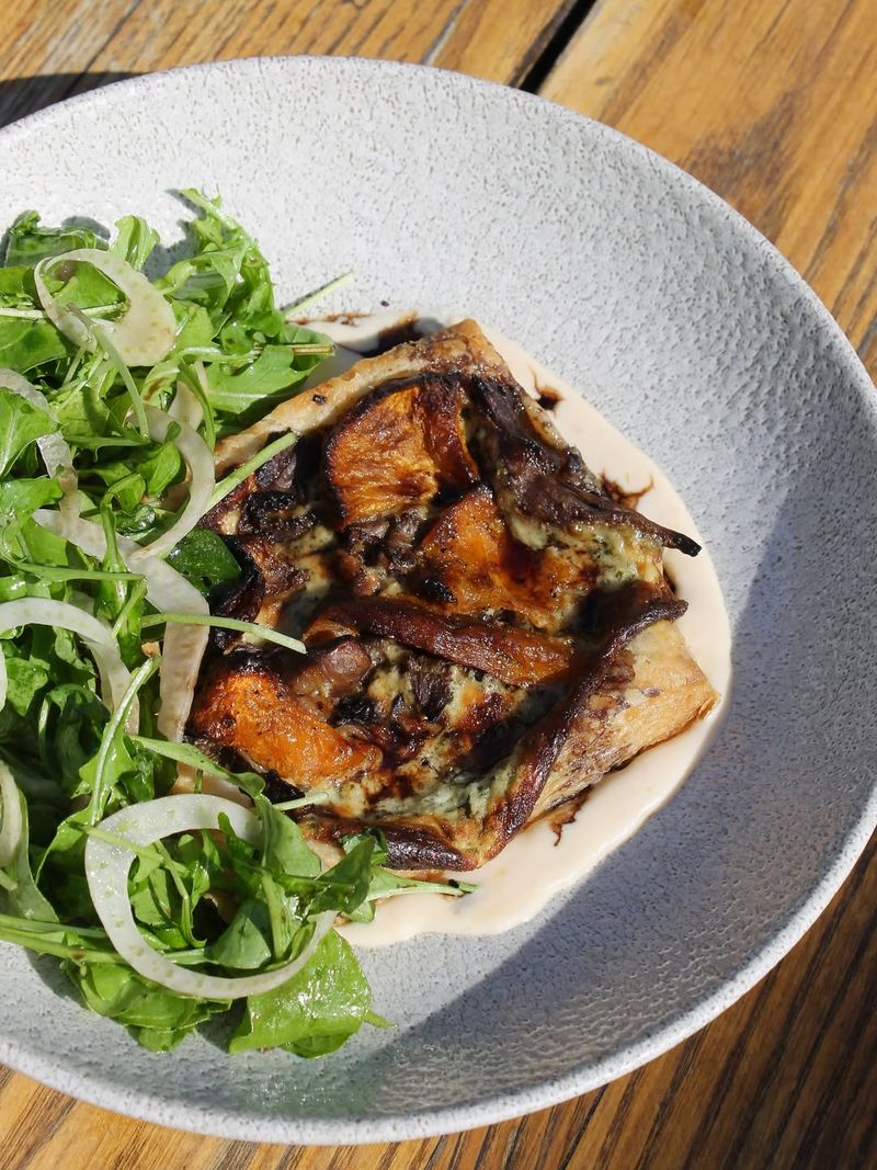 Vermont Seafood Restaurants Bringing Coastal Flavor To The Heart Of The Green Mountains - Decor Hint Farmhouse Tap & Grill