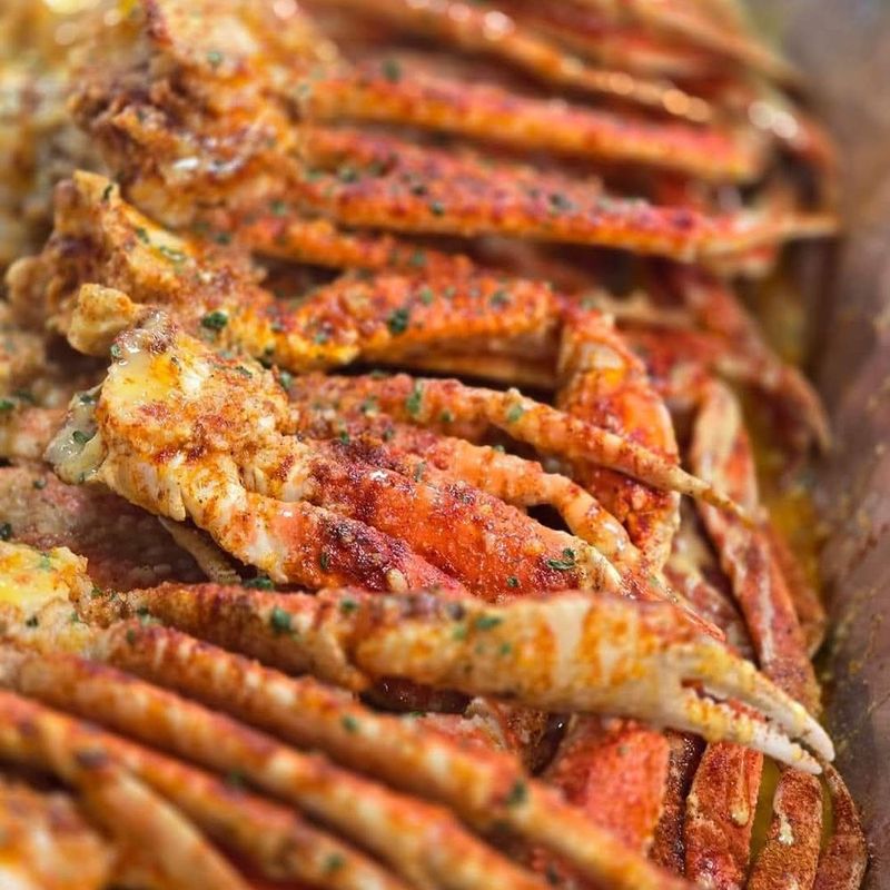 16 Seafood-Packed Florida Buffets Serving Endless Crab Leg Feasts - Decor Hint Rusty's Seafood & Oyster Bar