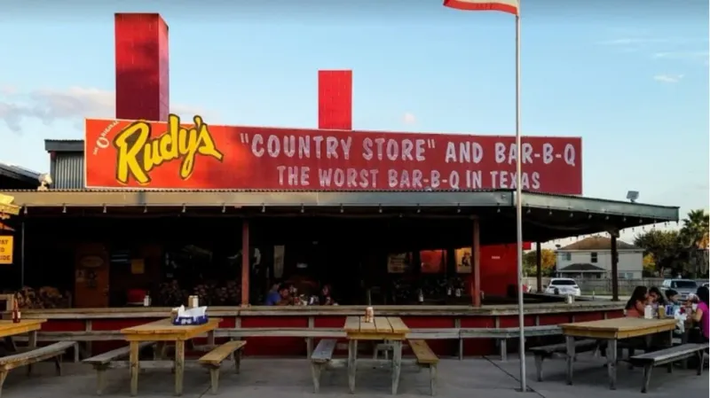 Texas Gas-Station BBQ Joints Locals Say Serve The State's Best Brisket - Decor Hint Picnic Table Community Dining
