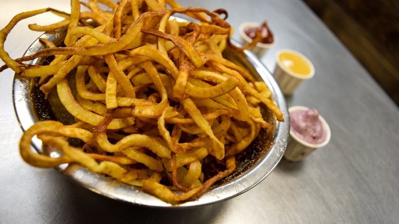 The Idaho Roadside Burger Shack Famous For Its Iconic Fry-Sauce Burgers - Decor Hint The Famous Fry-Sauce Burger