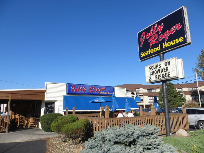 10 Ohio Seafood Shacks Only Locals Know Serving Up Lakeside Flavor Done Right - Decor Hint Jolly Roger's Seafood House