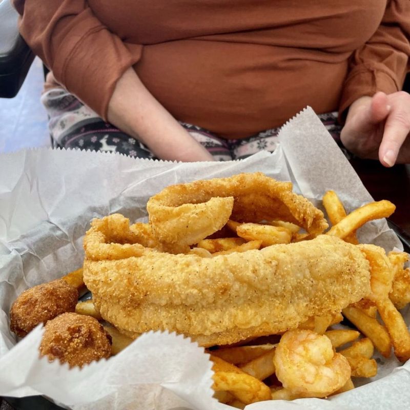 20 Tennessee Spots Frying Fish The Old-School Way Every Friday - Decor Hint Big Ed's Pizza & Catfish