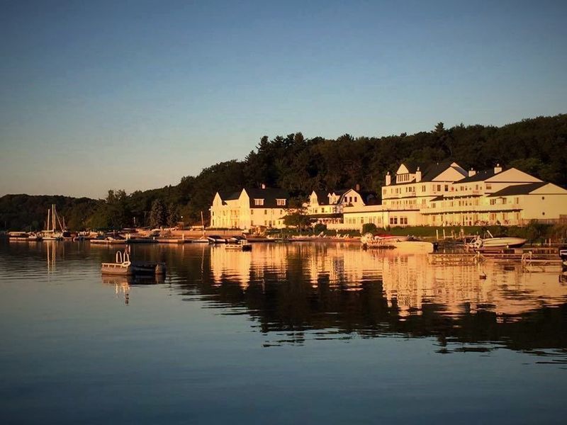 10 Michigan Spots For A Perfect Lakeside Fish Fry - Decor Hint Portage Lake Café – Onekama