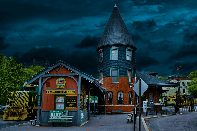 Experience Pennsylvania's Most Spine-Chilling Ghost Tour - Decor Hint Haunted Mansions With Unsettled Spirits