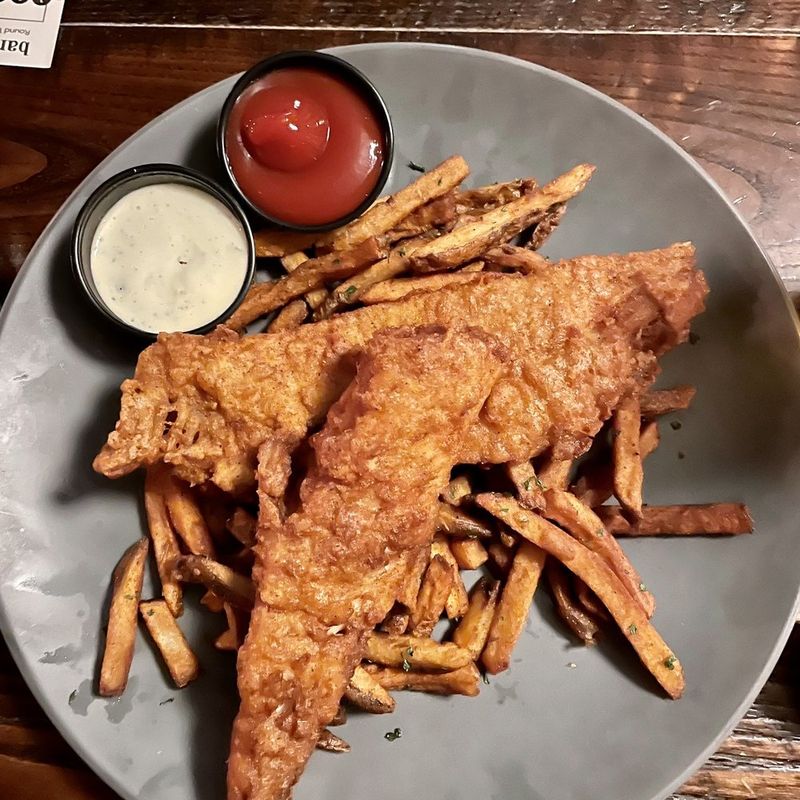 16 Iconic Fish Fries In Virginia That Prove Nobody Does Coastal Flavor Like the Locals - Decor Hint AW Shucks Raw Bar & Grill in Virginia Beach