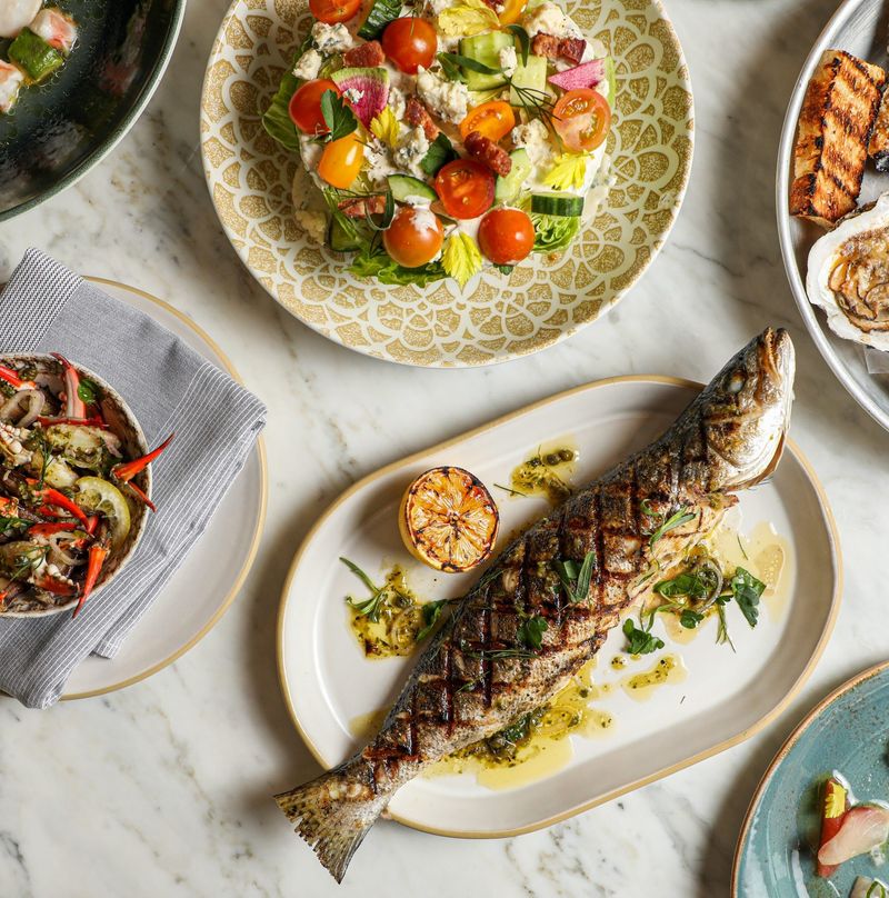 White Pillars Restaurant & Bar