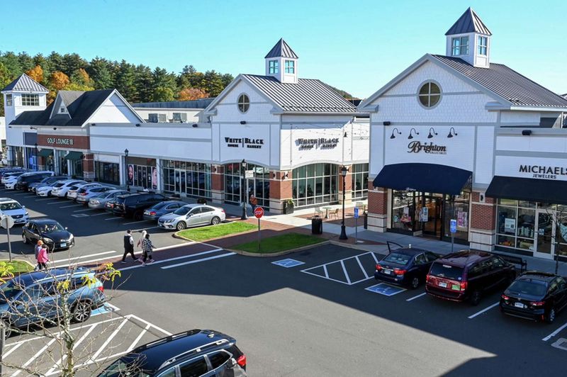 The Shops At Farmington Valley