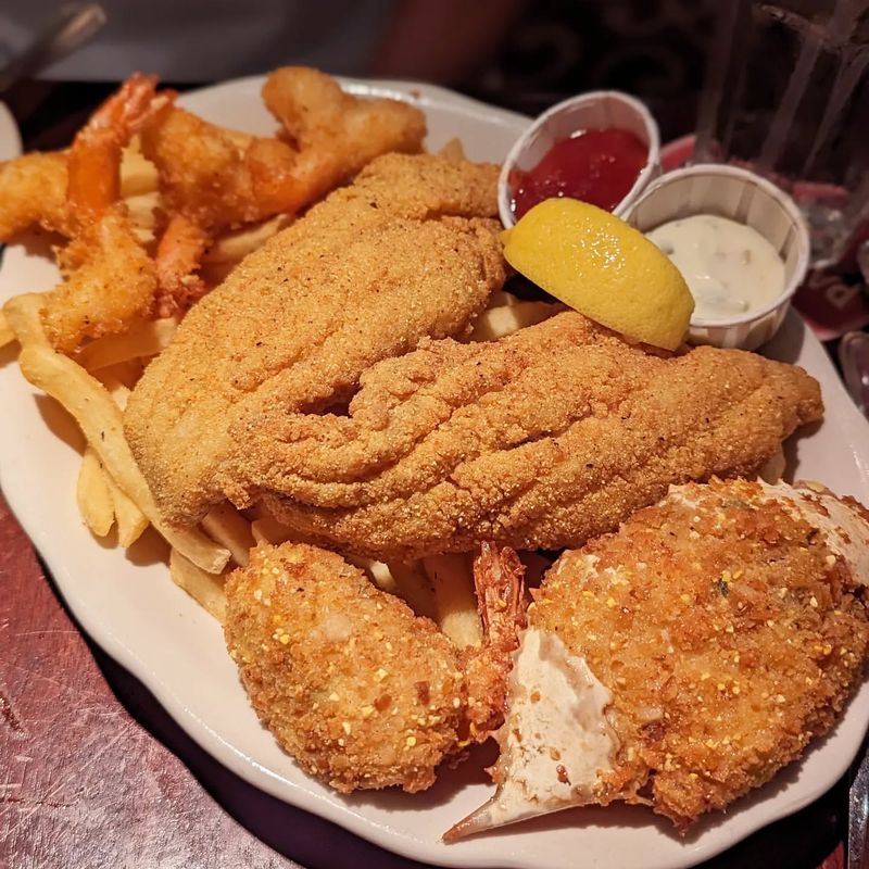 18 Fish Fry Hotspots Across Texas That Bring The Southern Flavor - Decor Hint Pappadeaux Seafood Kitchen (Multiple Locations)