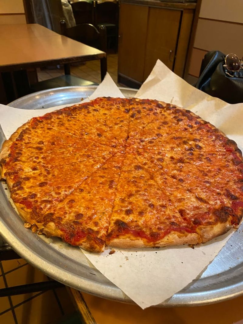 Why Everyone's Driving To This Classic New Jersey Pizza Joint - Decor Hint Those Legendary Bar Pies Everyone's Obsessed With