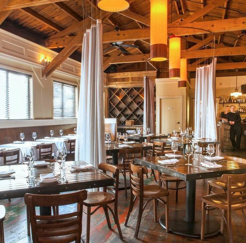 11 Washington Restaurants Locals Don't Want Tourists To Find - Decor Hint Cafe Juanita in Kirkland