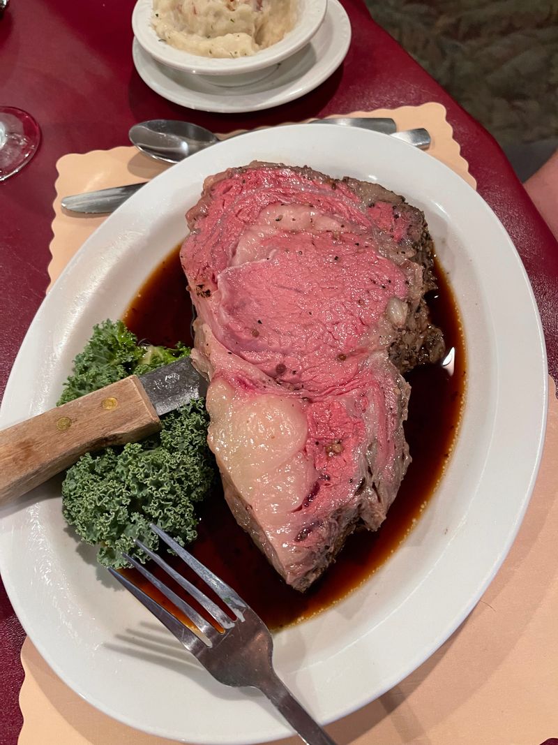The Wisconsin Lodge That Turns Prime Rib Into An Obsession - Decor Hint Prime Rib That Ruins You For Life