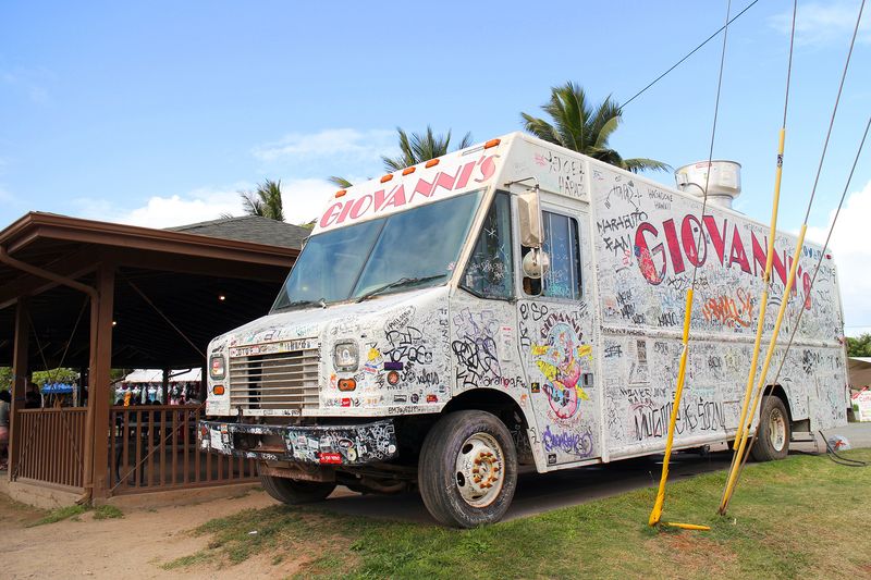 These Hawaii Seafood Shacks Are The Island Gems Locals Don't Want Tourists To Find - Decor Hint Giovanni's Shrimp Truck