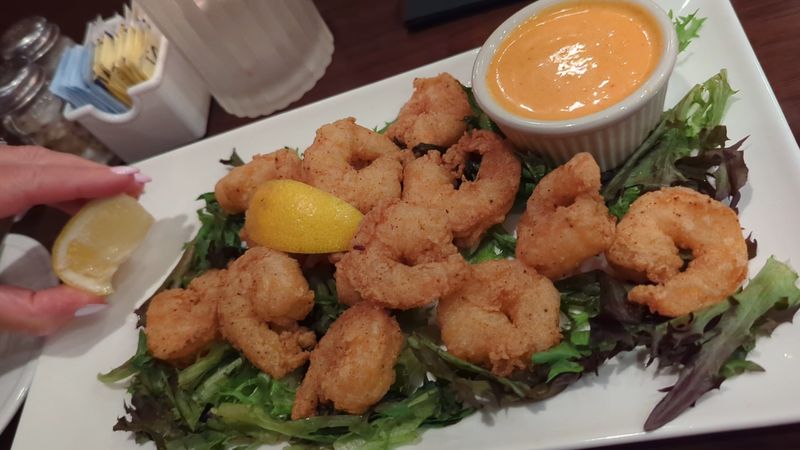 This Coastal Maryland Diner Sets The Standard For Friday Night Fish - Decor Hint Fried Clams That'll Ruin You For Life