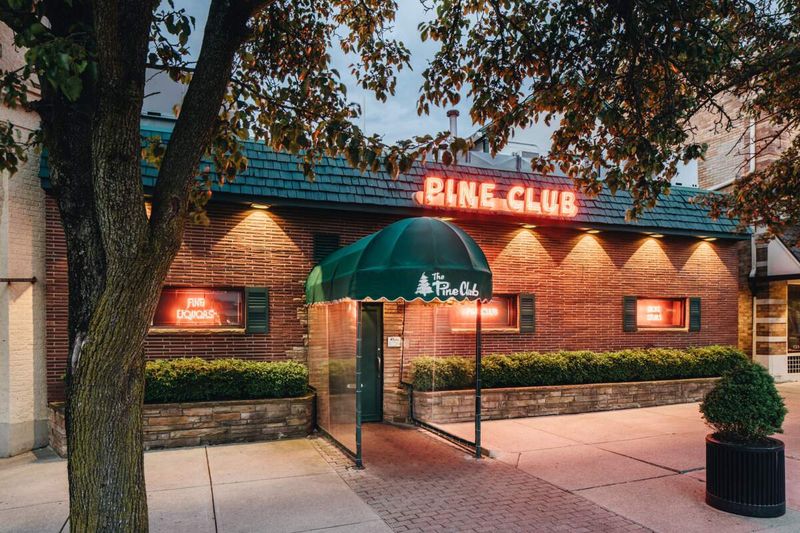 Ohio Restaurants That Stay Busy Without Spending On Ads - Decor Hint The Pine Club