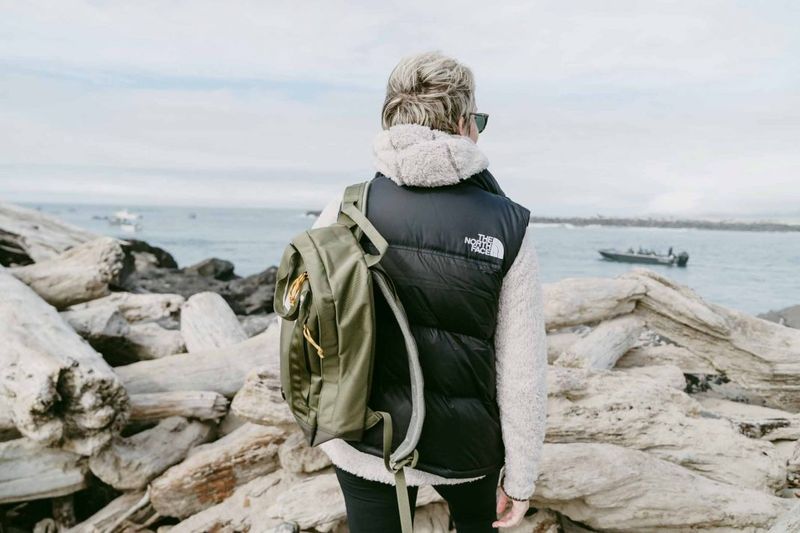 The Look Of Washington 8 Outdoor Trends Locals Love And 4 That Stand Out - Decor Hint Fleece Vests Over Everything