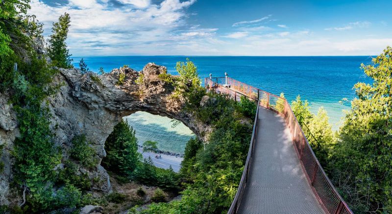15 Michigan Lake Towns Overrun By Visitors, Locals Say - Decor Hint Mackinac Island