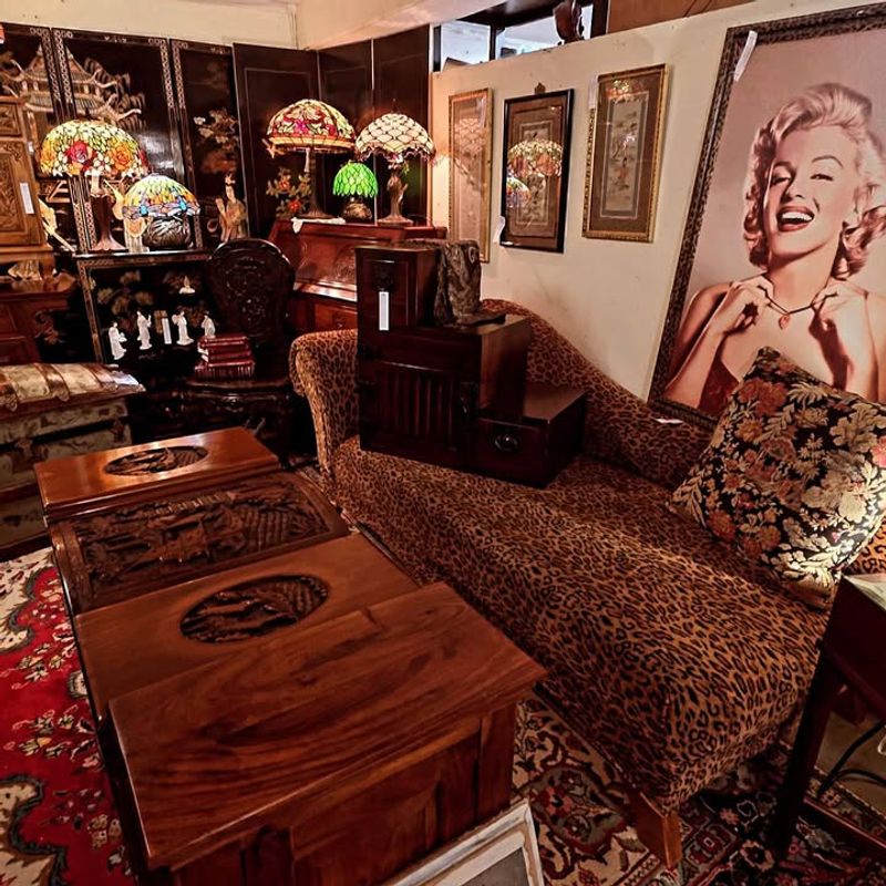 18 Must Visit California Markets For Furniture Collectors And Mid Century Enthusiasts - Decor Hint Orange Circle Antique Mall & Vintage Marketplace