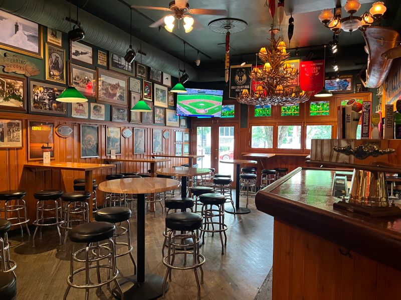 10 Illinois Seafood Restaurants Only Locals Really Know About - Decor Hint Will's Northwoods Inn