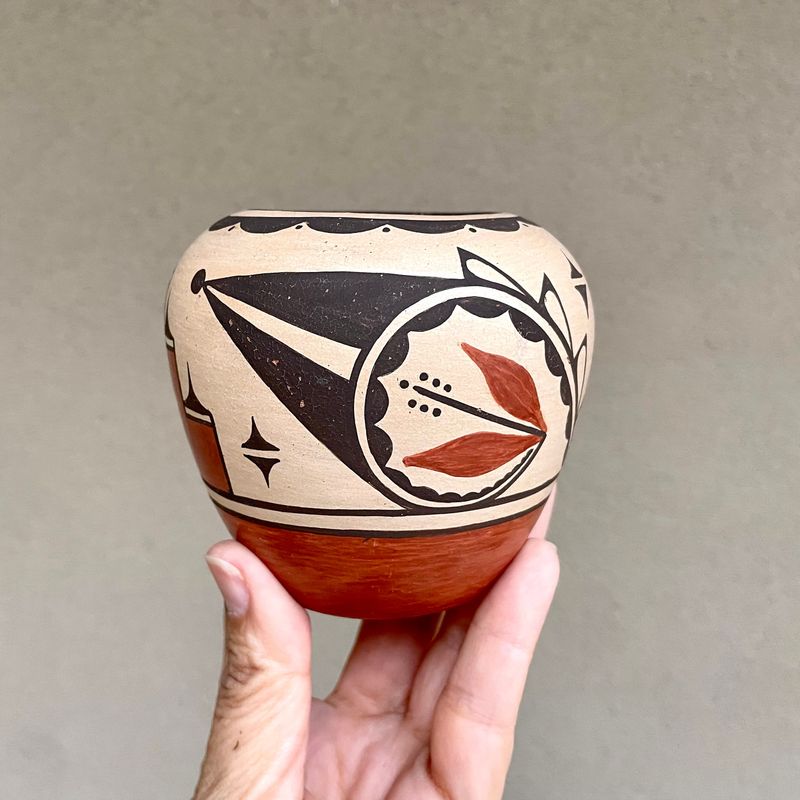 New Mexico Antiques And Memorabilia That Don't Fetch What They Used To - Decor Hint Pueblo Pottery Banks