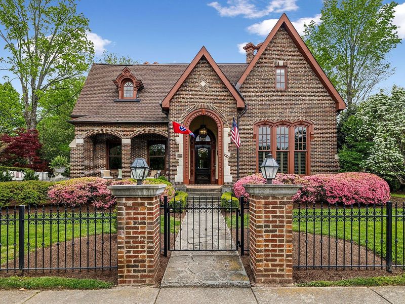 Say Farewell To 12 Classic Tennessee Homes, They're Falling Out Of Favor - Decor Hint Brick Tudor-Style Homes