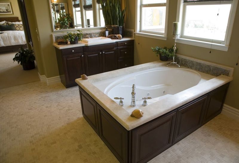 Oversized Master Bathtubs
