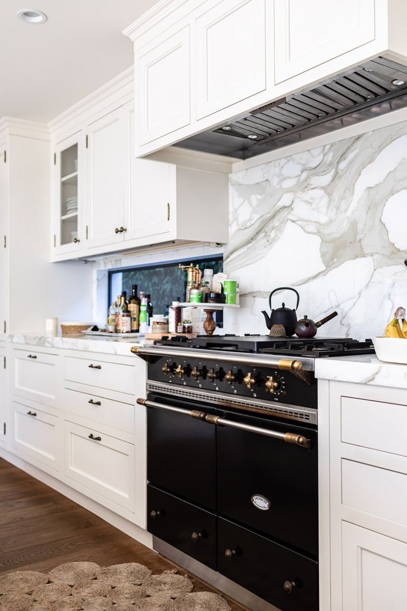 8 Kitchen Trends Fading From Illinois Homes And 8 That Still Look Great - Decor Hint Matching Appliance Suites