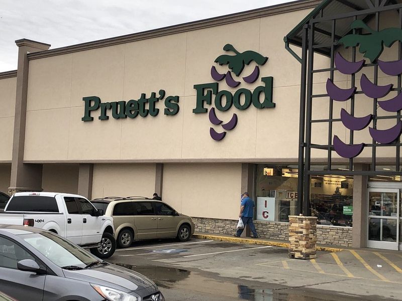 14 Hidden Gem Oklahoma Grocery Stores Known For Fresh Meat And Hometown Service - Decor Hint Pruett's Food - Claremore