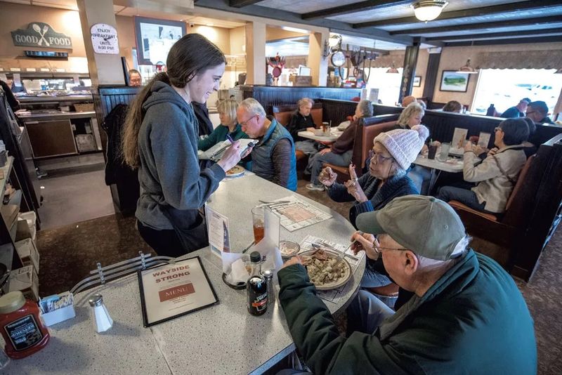 The Best Apple Pie Spots To Try In Vermont - Decor Hint Wayside Restaurant, Bakery & Creamery