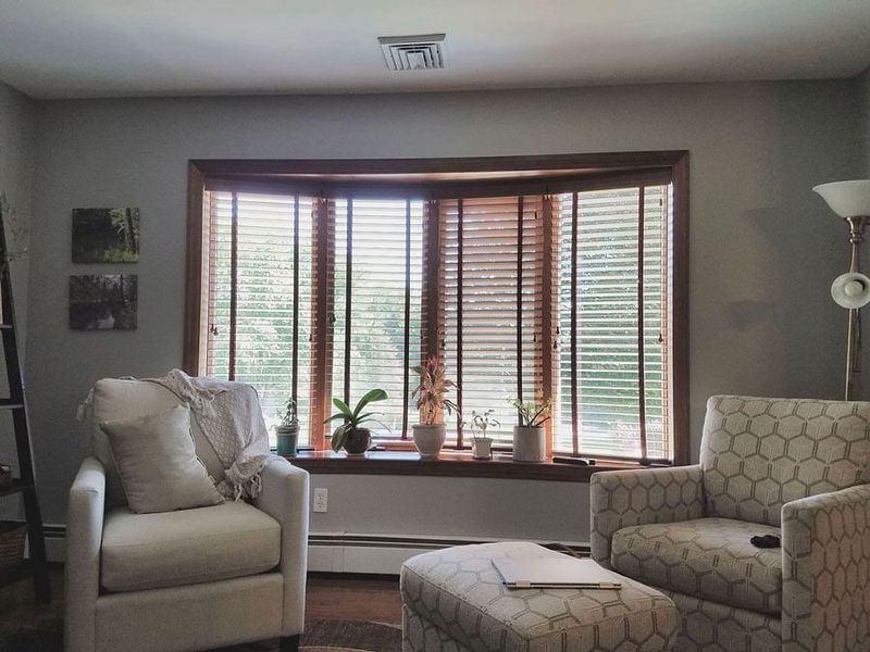 Dated Window Styles That Could Be Hurting Your Home's Aesthetic - Decor Hint Bay Windows With Built-In Seating