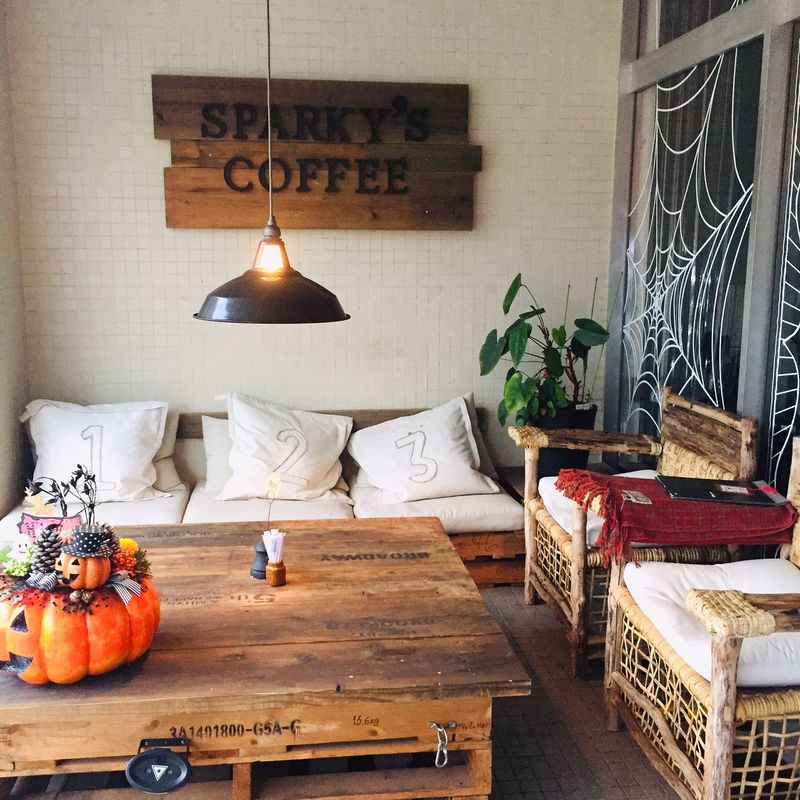 13 Retro Diners Across Nevada Serving Up Comfort Food Just Like The Good Old Days - Decor Hint Sparky's Coffee Shop