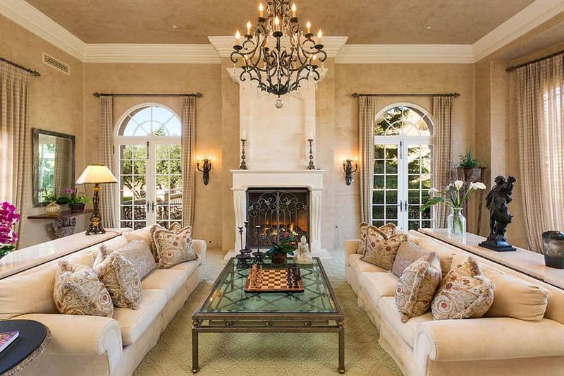 12 California Home Styles Likely To Drop In Price - Decor Hint Oversized Luxury Traditional