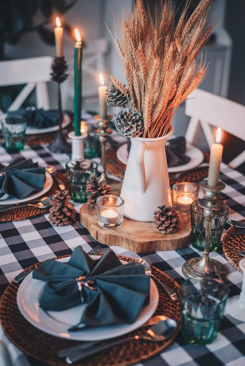 Chic Thanksgiving Decor Trends New Yorkers Are Loving This Year - Decor Hint Plaid Patterns Deliver Cozy Feelings