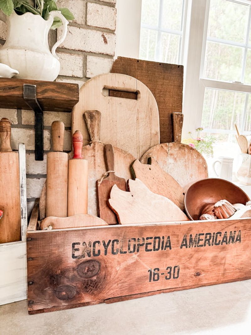 16 Must-Know Georgia Collectibles Gaining Popularity And Big Bucks - Decor Hint Wooden Cutting Boards