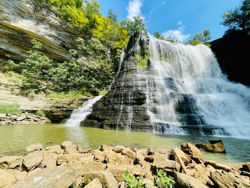 16 Tennessee Spots Travelers Love For Their Peace And Quiet - Decor Hint Burgess Falls State Park