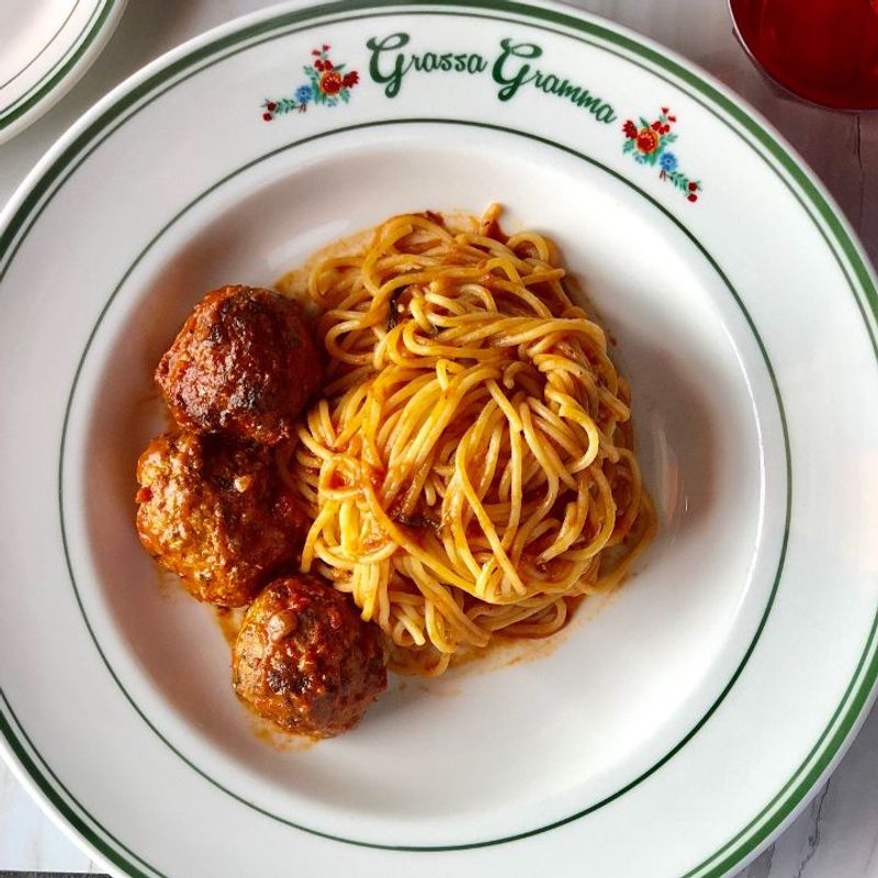 16 Kentucky Chains Where The Spaghetti & Meatballs Get A Well-Earned Standing Ovation - Decor Hint Grassa Gramma Louisville