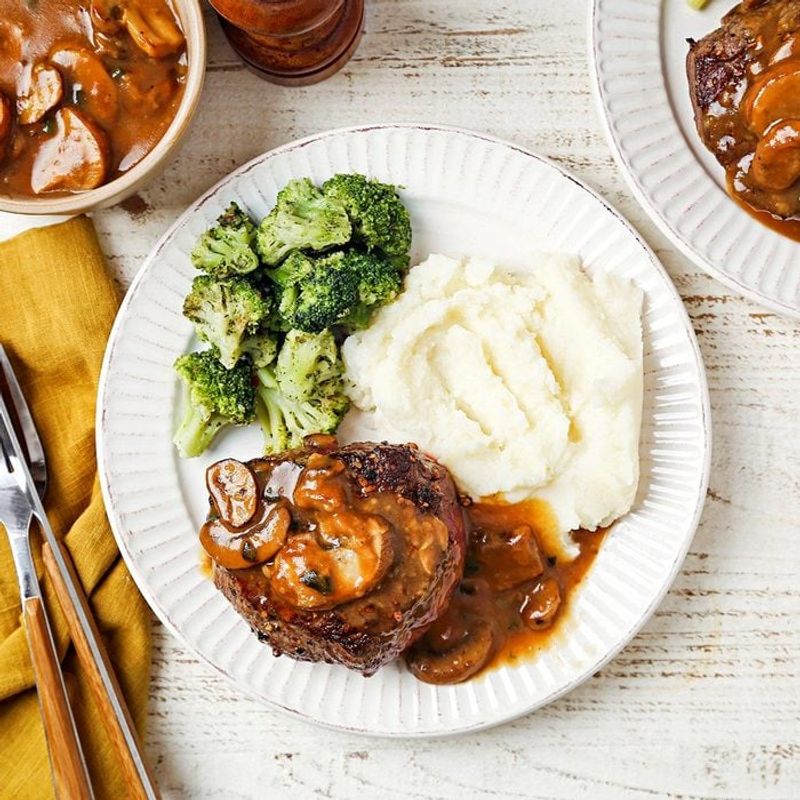 17 Michigan Dinner Table Rules From The 1960s That Would Surprise Kids Today - Decor Hint Finish Everything on Your Plate