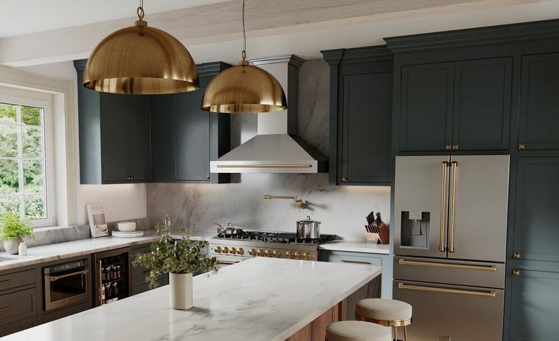 7 Pennsylvania Kitchen Trends Fading Away And 7 Still Looking Great - Decor Hint Mixed Metals Add Visual Interest