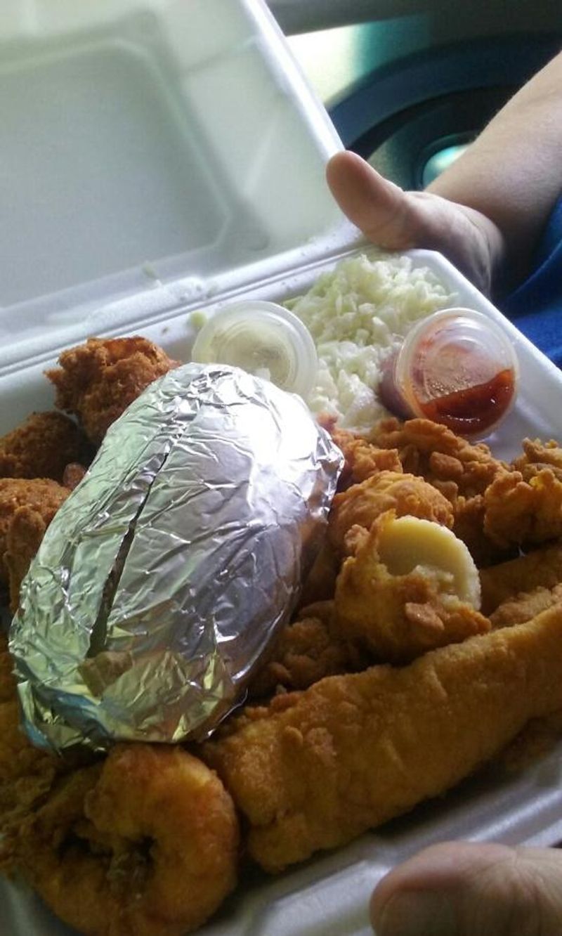 18 South Carolina Fried Fish Spots Locals Swear By For True Lowcountry Flavor - Decor Hint Luvan's Old South Fish Camp – Conway