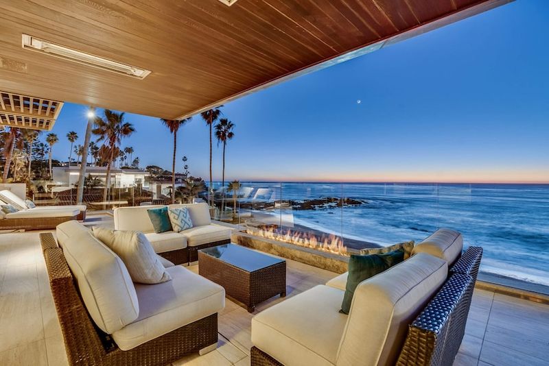 What The Most Expensive Mansions On America's Coasts Have In Common - Decor Hint Unbeatable Waterfront Views